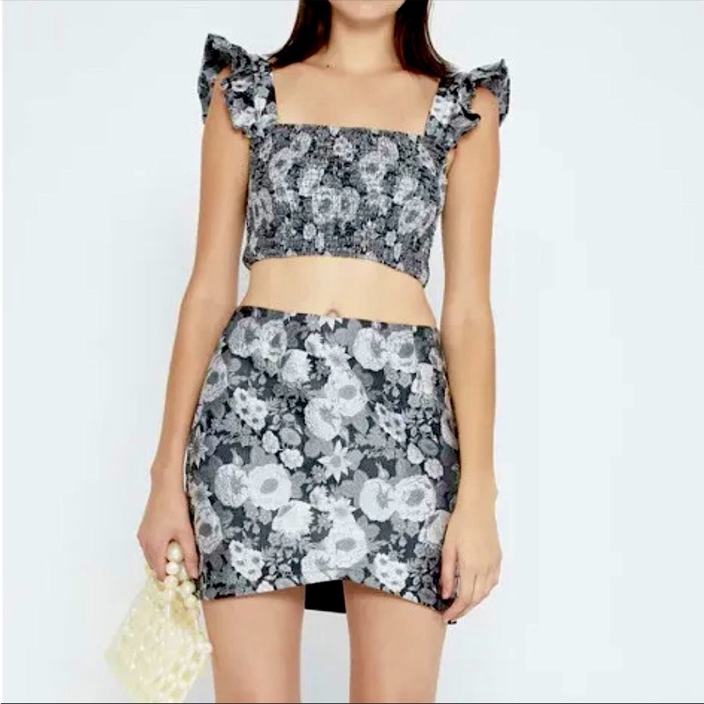 Kourt Crop Top Mini Skirt Set Silver Black Floral Print Sz L NWT